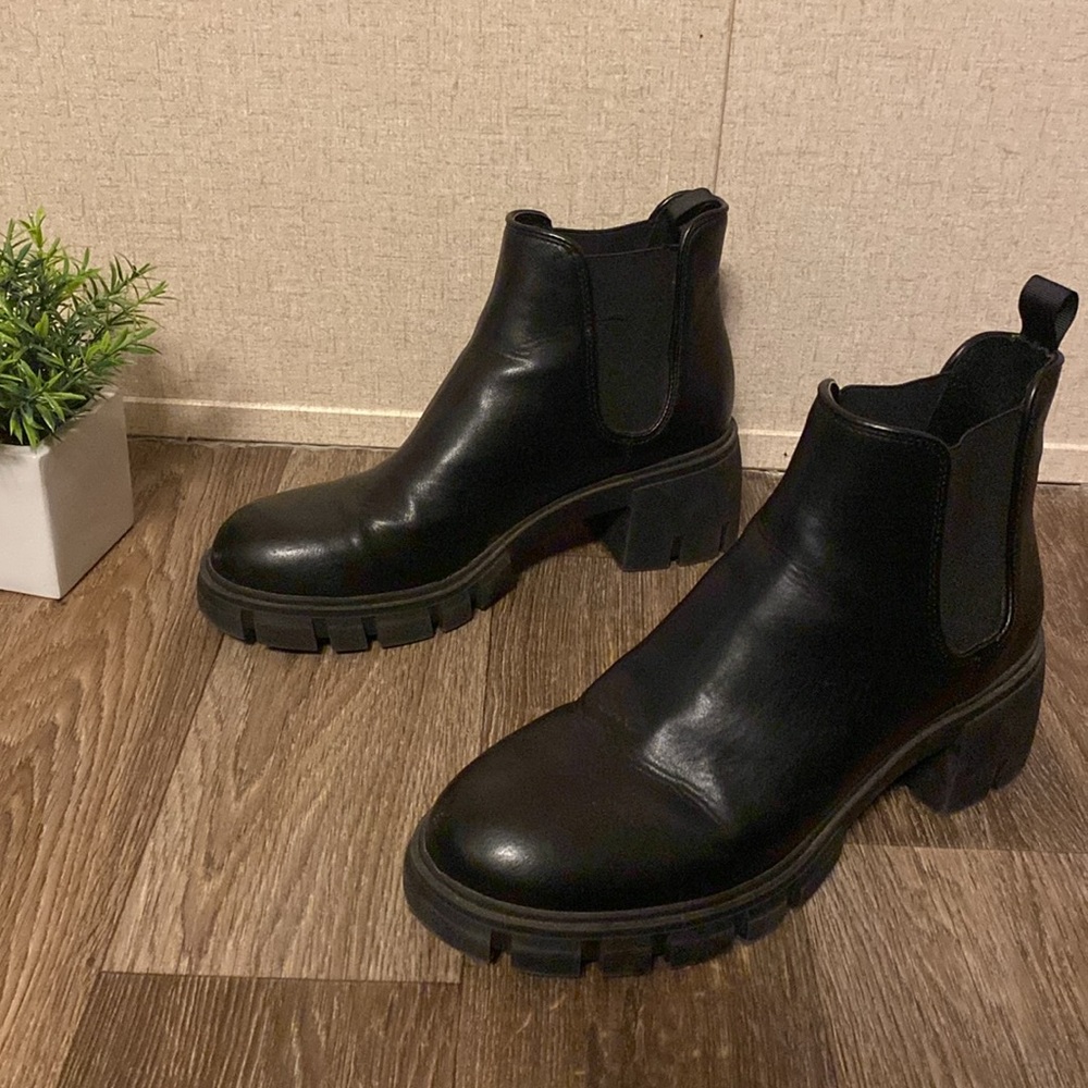 Steve Madden 🖤 Black Chunky Heel Booties Size 9.5